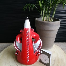 Bougie sculptée, cône rouge